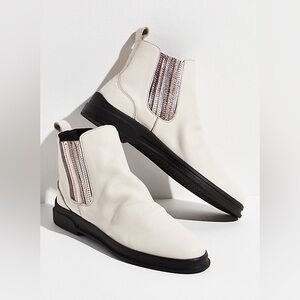 Bueno Metallic White Leather Chelsea Boots EU 37 US 7